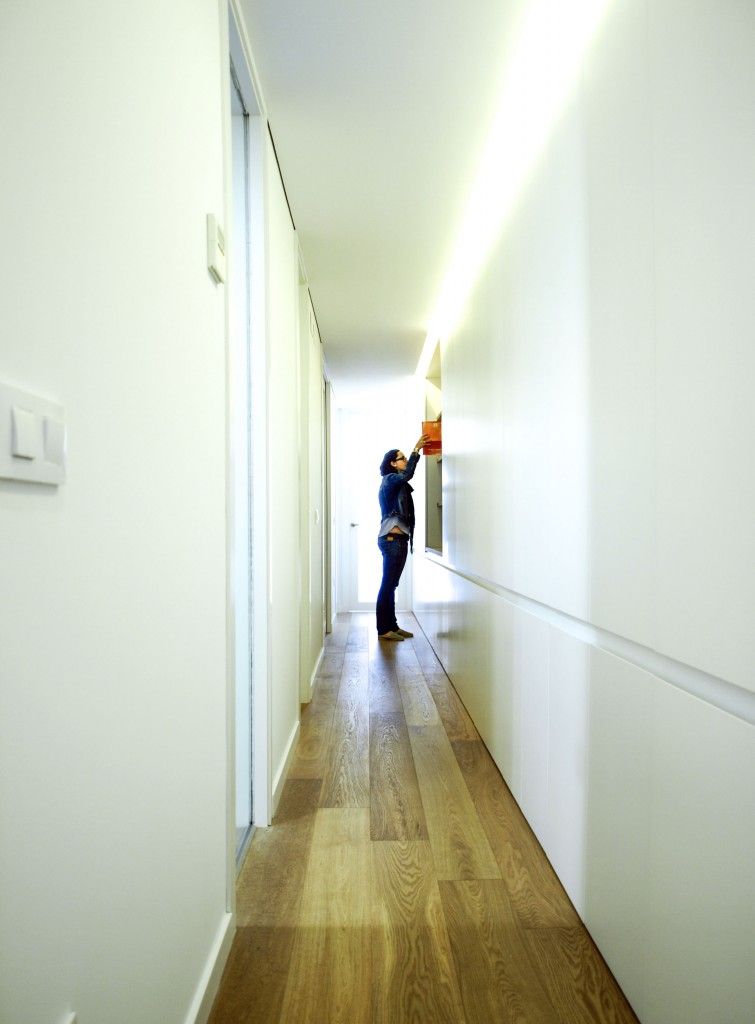 REFORMA DE VIVIENDA EN ARTES GRÁFICAS (VALENCIA), DonateCaballero Arquitectos DonateCaballero Arquitectos Modern Corridor, Hallway and Staircase Storage