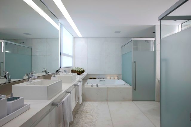 Residência T&L, Alessandra Contigli Arquitetura e Interiores Alessandra Contigli Arquitetura e Interiores Modern bathroom