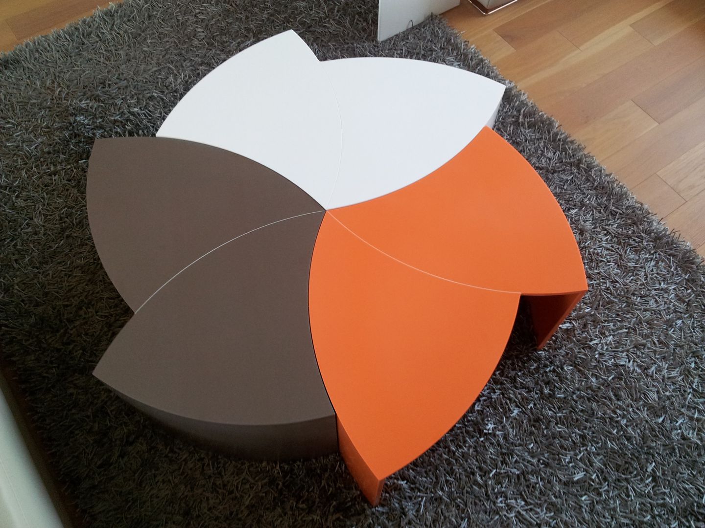 Tables Corian, PP Design PP Design Вітальня Столики та лотки