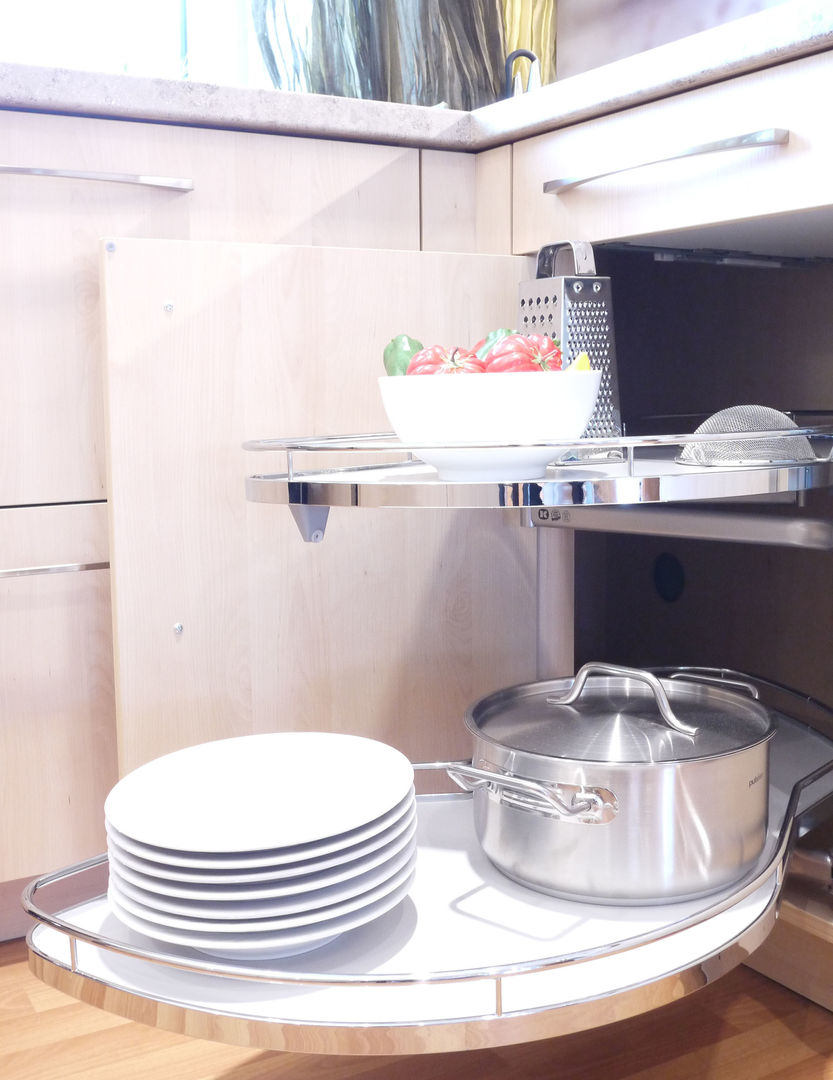 Unsere Küchenausstellung, Settele Küche & Wohnen Settele Küche & Wohnen Dapur Modern Cabinets & shelves