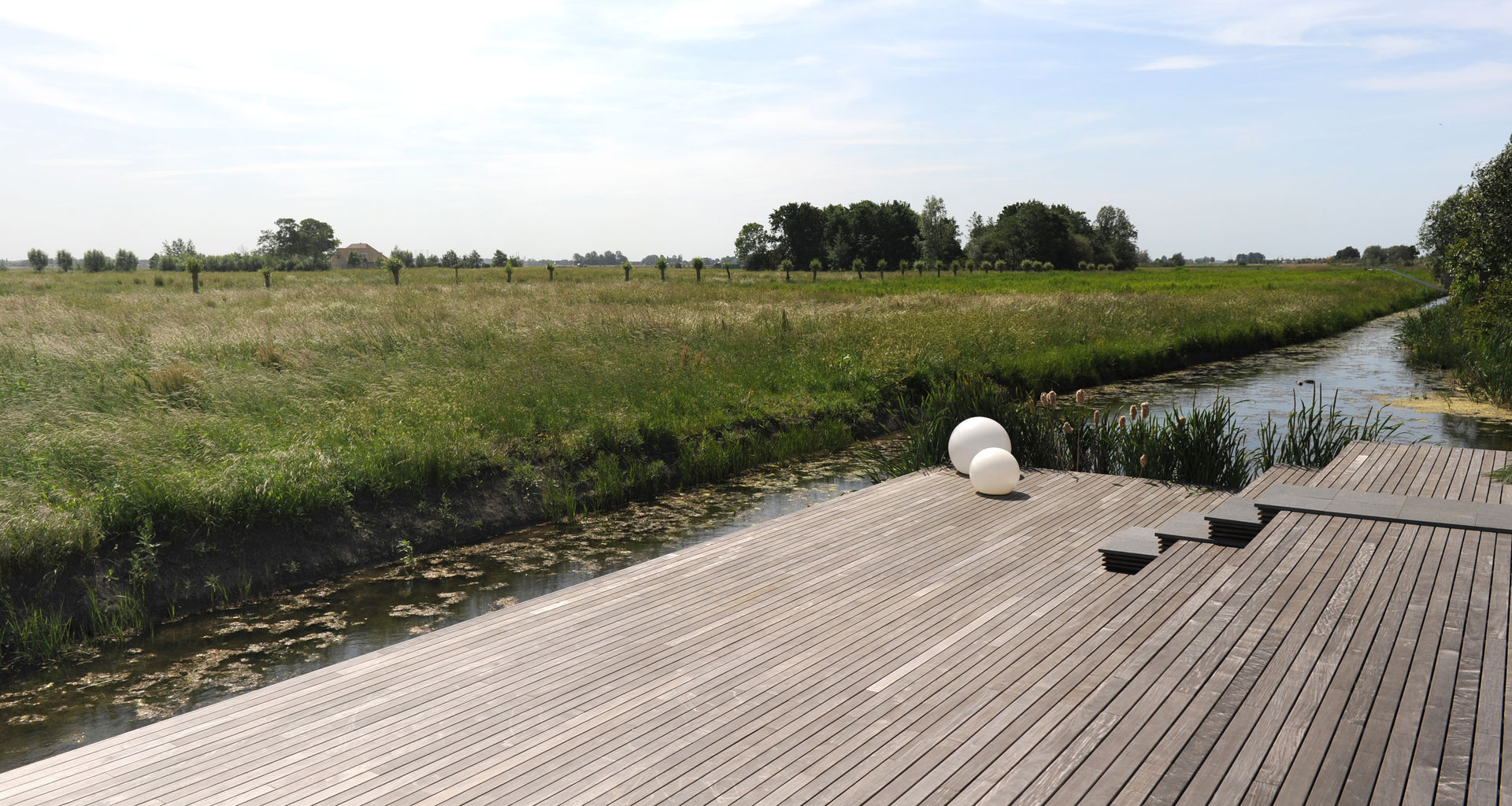 Long lines connect to landscape Andrew van Egmond (ontwerp van tuin en landschap) Jardines de estilo minimalista