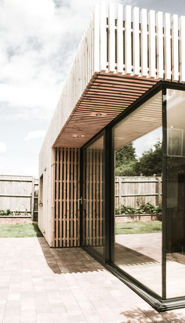 Cantilevered Cedar Clad extension Klas Hyllen Architects Дома в скандинавском стиле