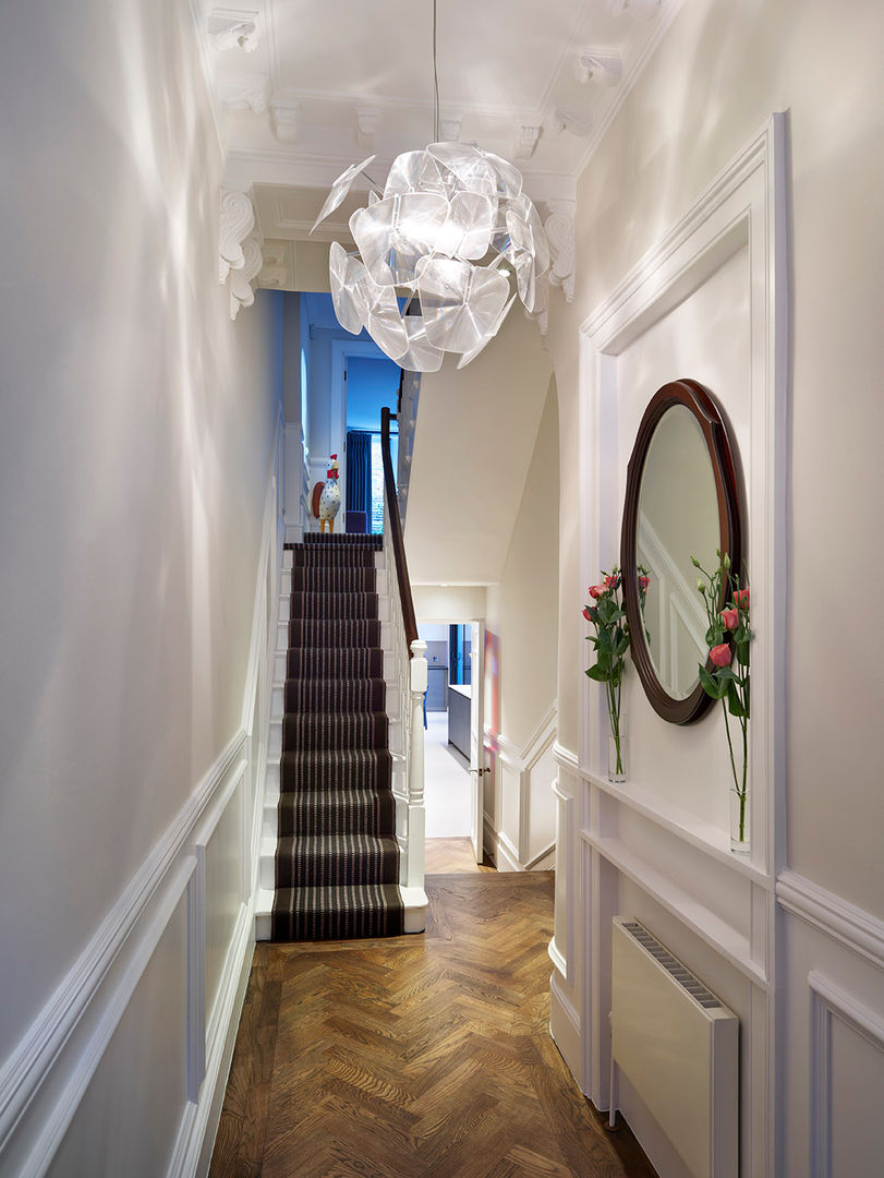 Reflected Glory - Holland Park Renovation, Tyler Mandic Ltd Tyler Mandic Ltd Classic style corridor, hallway and stairs