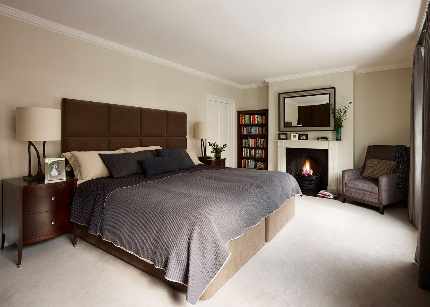 Reflected Glory - Holland Park Renovation, Tyler Mandic Ltd Tyler Mandic Ltd Classic style bedroom