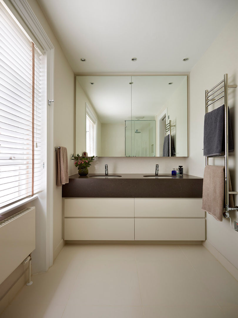 Reflected Glory - Holland Park Renovation, Tyler Mandic Ltd Tyler Mandic Ltd Modern Banyo