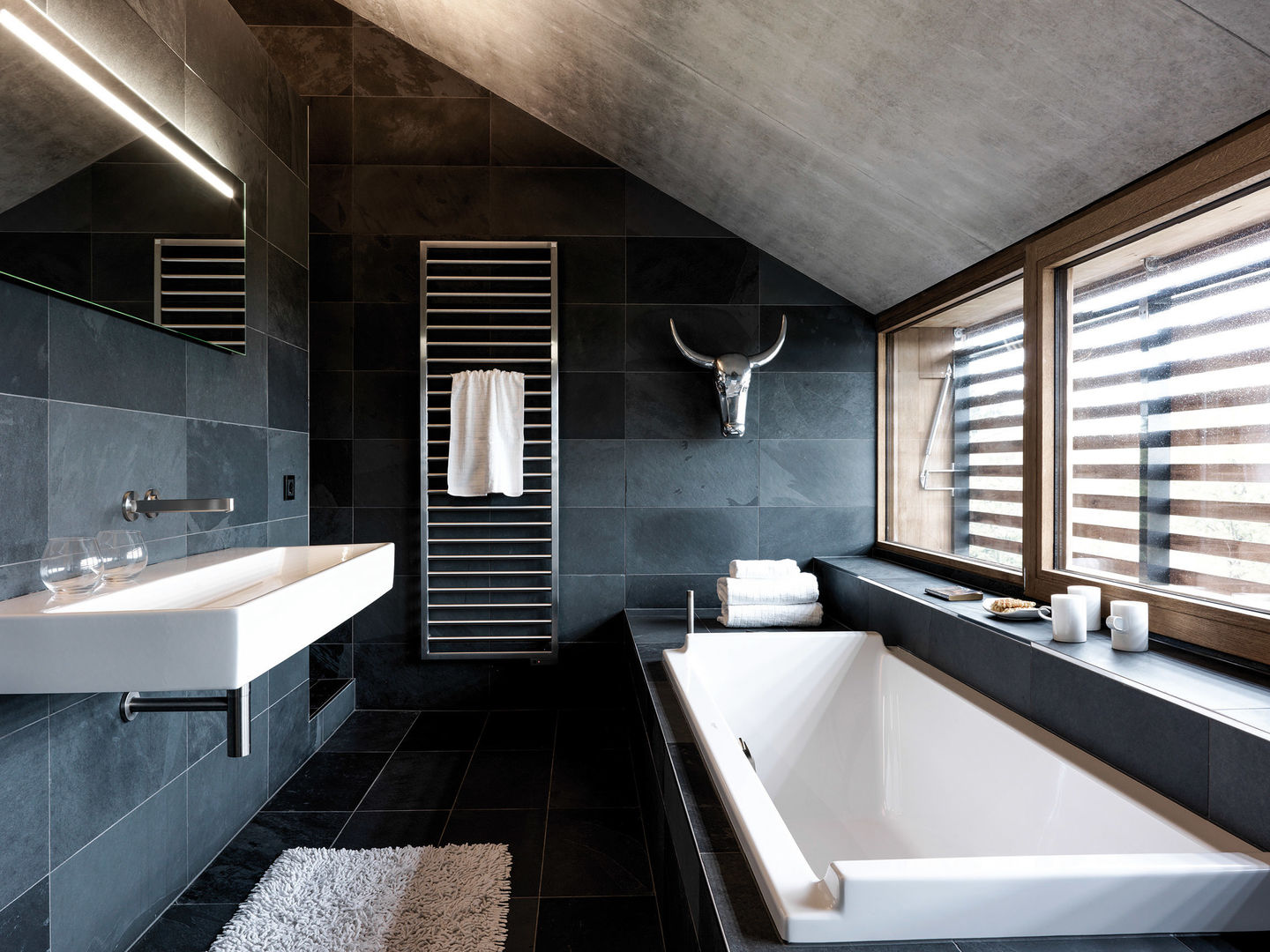 Freistehendes modernes Passivhaus, Maisons Loginter Maisons Loginter Modern bathroom