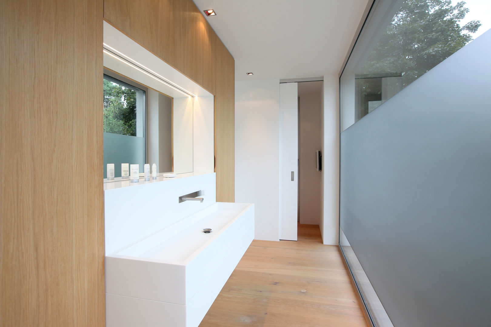 Moderne Villa im Taunus, Neugebauer Architekten BDA Neugebauer Architekten BDA Modern bathroom