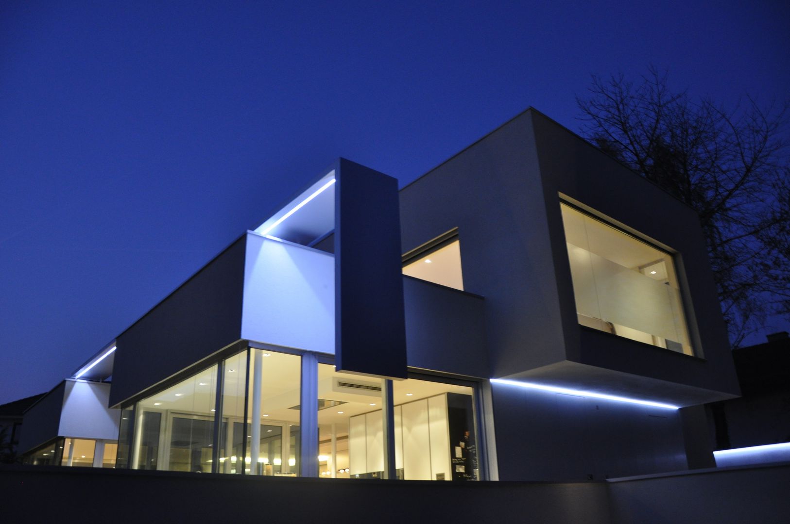 Moderne Villa im Taunus, Neugebauer Architekten BDA Neugebauer Architekten BDA Casas de estilo moderno