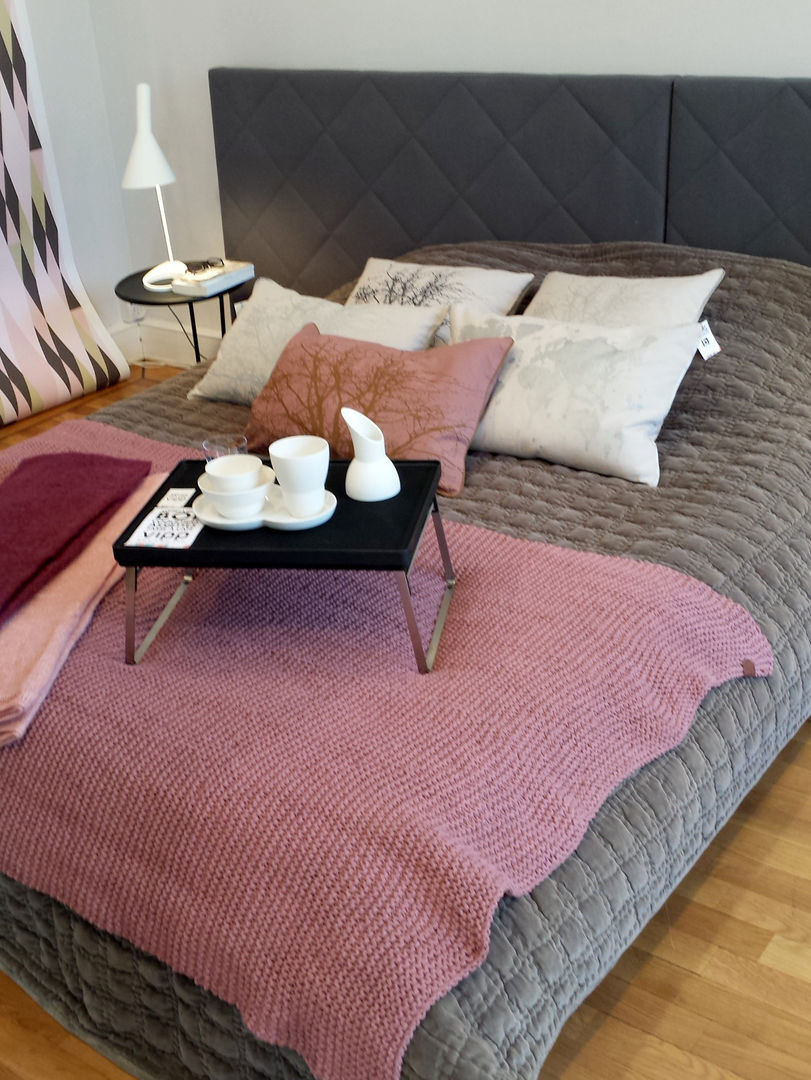 homify Skandinavische Schlafzimmer Betten und Kopfteile