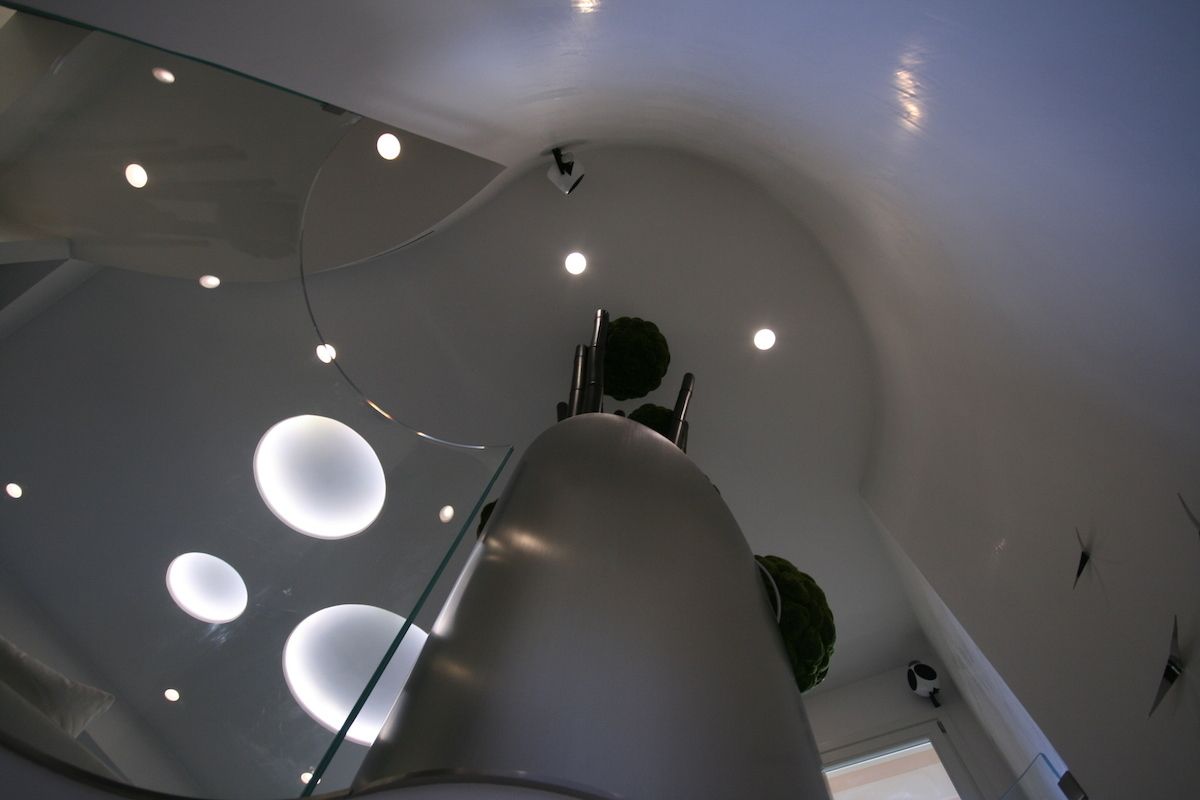Casa Joe, due piani a Montecarlo, studiodonizelli studiodonizelli モダンデザインの リビング 照明