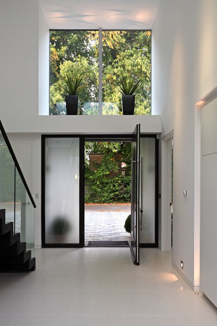 ​Brixham House, Tye Architects Tye Architects Modern Corridor, Hallway and Staircase