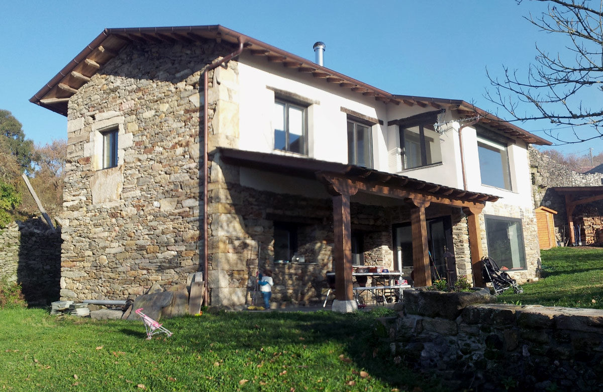 REHABILITACIÓN DE VIVIENDA UNIFAMILIAR EN TOURÓN arquitectura SEN MÁIS Casas eclécticas