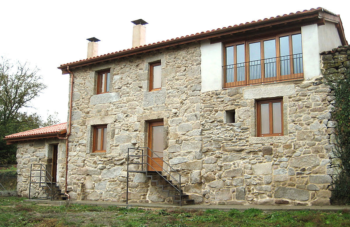 REHABILITACIÓN DE VIVIENDA UNIFAMILIAR Y ANEXOS EN STA. EUFEMIA, arquitectura SEN MÁIS arquitectura SEN MÁIS Casas campestres