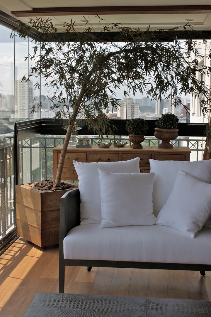 Apartamento São Paulo, Vaiano e Rossetto Arquitetura e Interiores Vaiano e Rossetto Arquitetura e Interiores Klassischer Balkon, Veranda & Terrasse Möbel