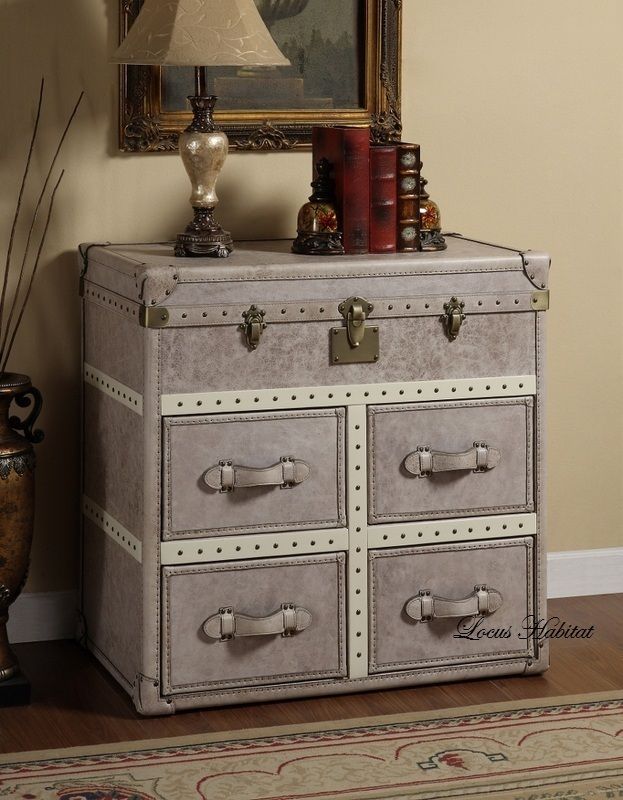 Vintage Leather Storage Cabinet, Locus Habitat Locus Habitat Salones de estilo clásico Almacenamiento