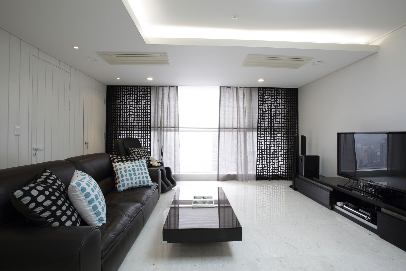 Natural marble flooring "NEW EASYSTONE" (주)이지테크(EASYTECH Inc.) Modern living room