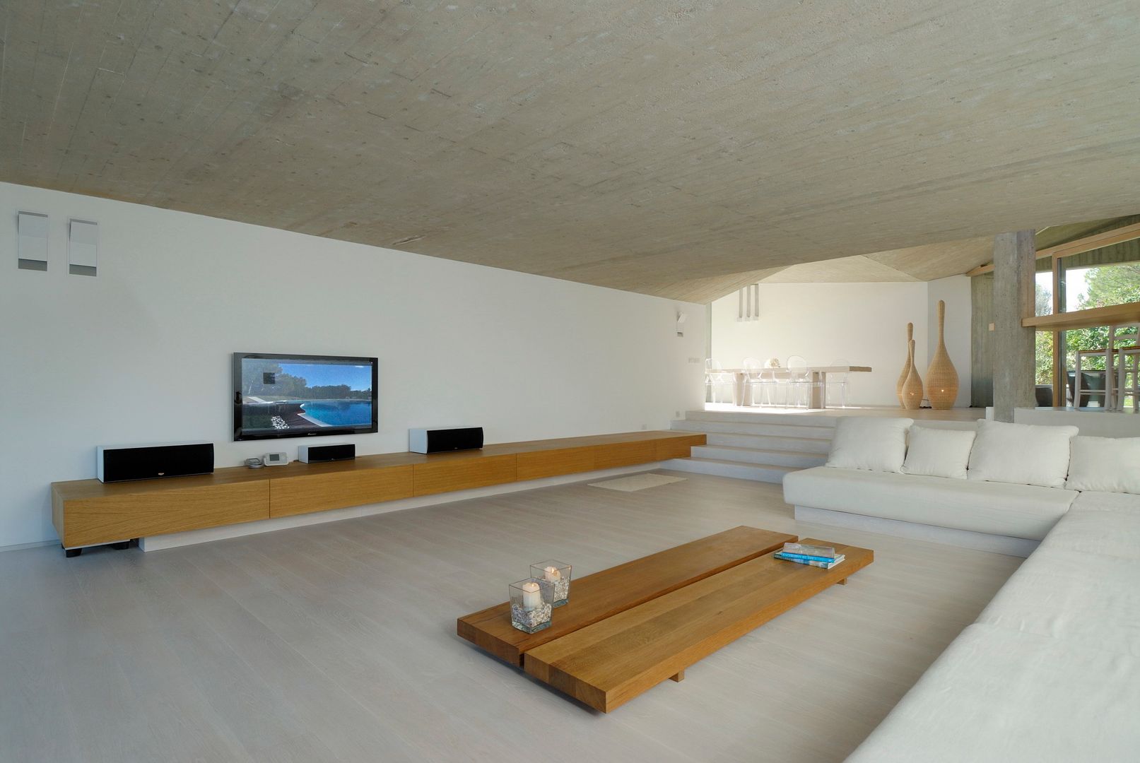 Villa "O" - Portisco, Sardegna, Studio Marastoni Studio Marastoni Minimalist living room TV stands & cabinets