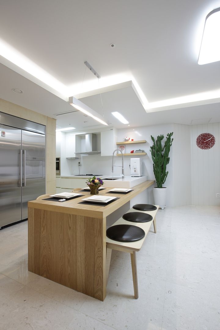 Natural marble flooring "NEW EASYSTONE" (주)이지테크(EASYTECH Inc.) Cocinas de estilo moderno