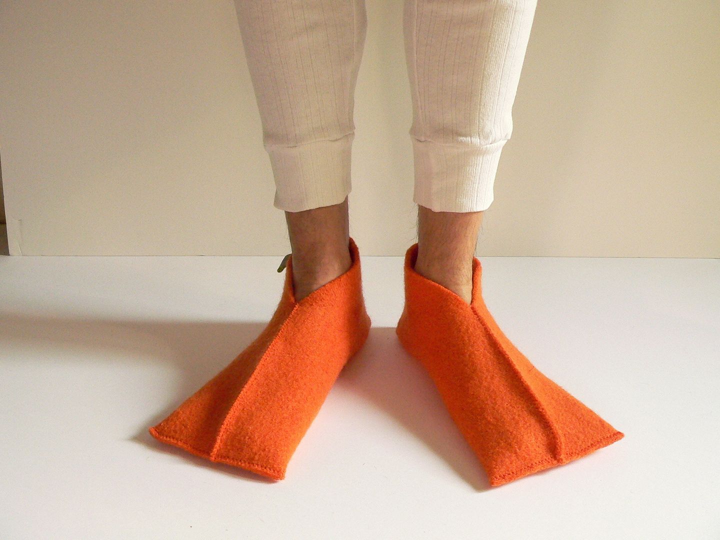 felted wool slippers raffaella brunzin handmade Camera da letto minimalista Tessili