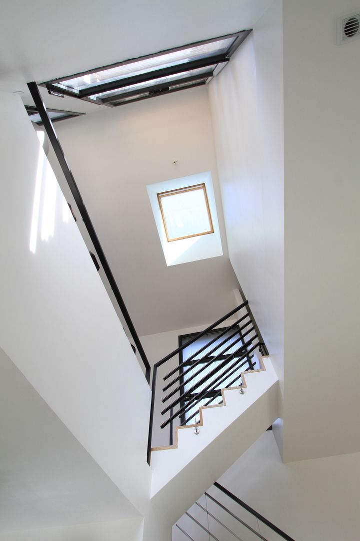 Volume et Lumière, agence d'architecture FX Sourimant agence d'architecture FX Sourimant Modern corridor, hallway & stairs
