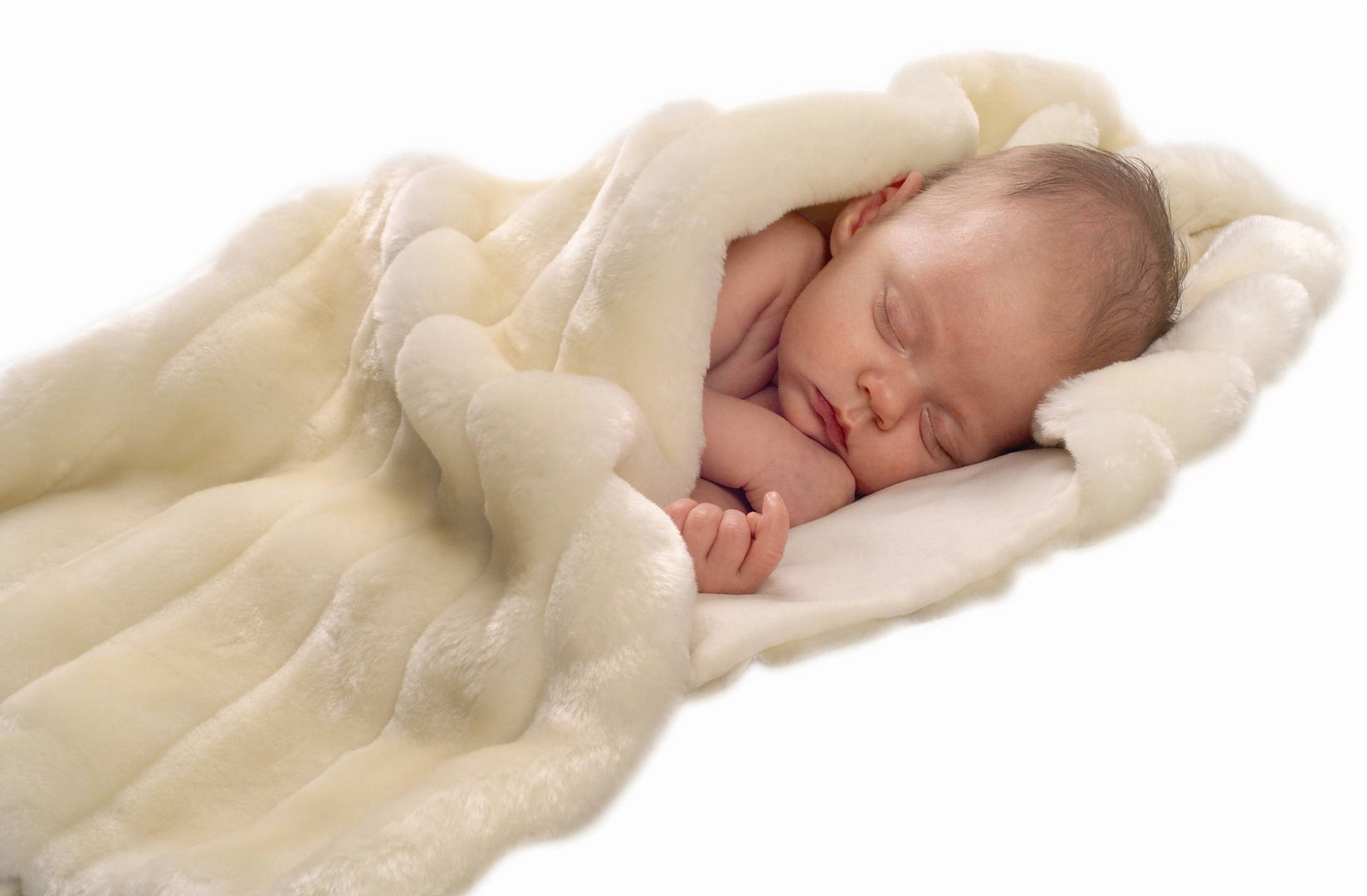 Minimink Faux Fur Baby Blanket in Milk Cuckooland غرفة الاطفال Accessories & decoration