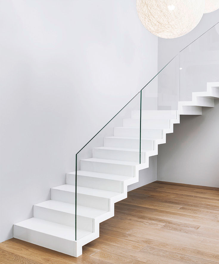 ST885 Białe schody dywanowe / ST885 White Zigzag Stairs Trąbczyński Corredores, halls e escadas minimalistas