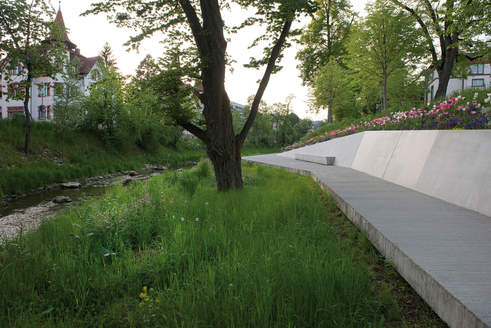 Stadtumbau Schwäbisch Gmünd, A24 Landschaft Landschaftsarchitektur GmbH A24 Landschaft Landschaftsarchitektur GmbH モダンな庭