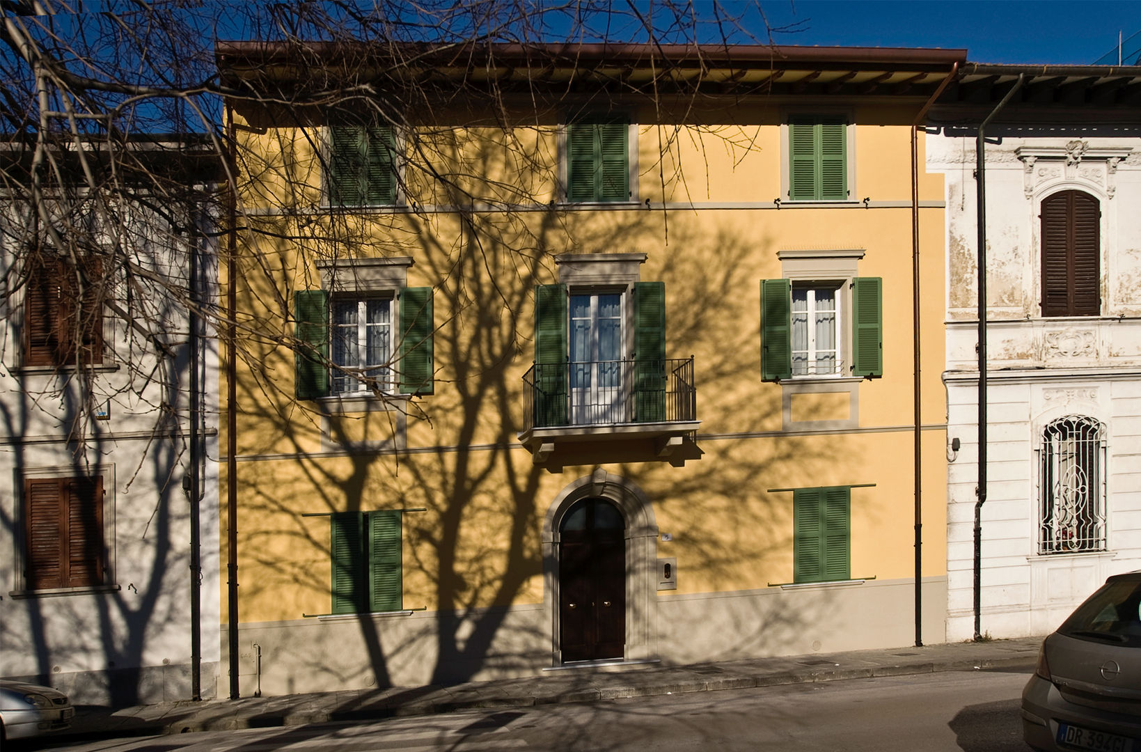 "Villino" a Pisa, C+A Caponi Arrighi architetti associati C+A Caponi Arrighi architetti associati Casas clássicas