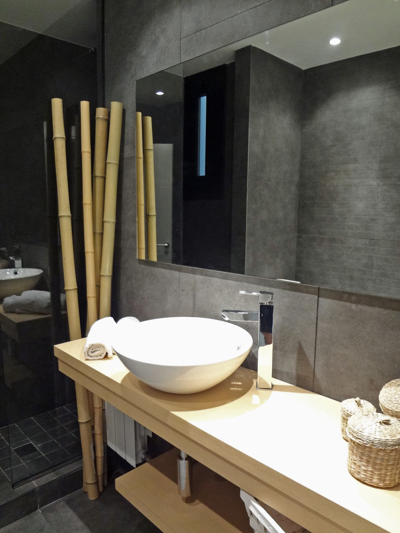 Vivienda en casco antiguo de Girona, davidMUSER building & design davidMUSER building & design Modern style bathrooms