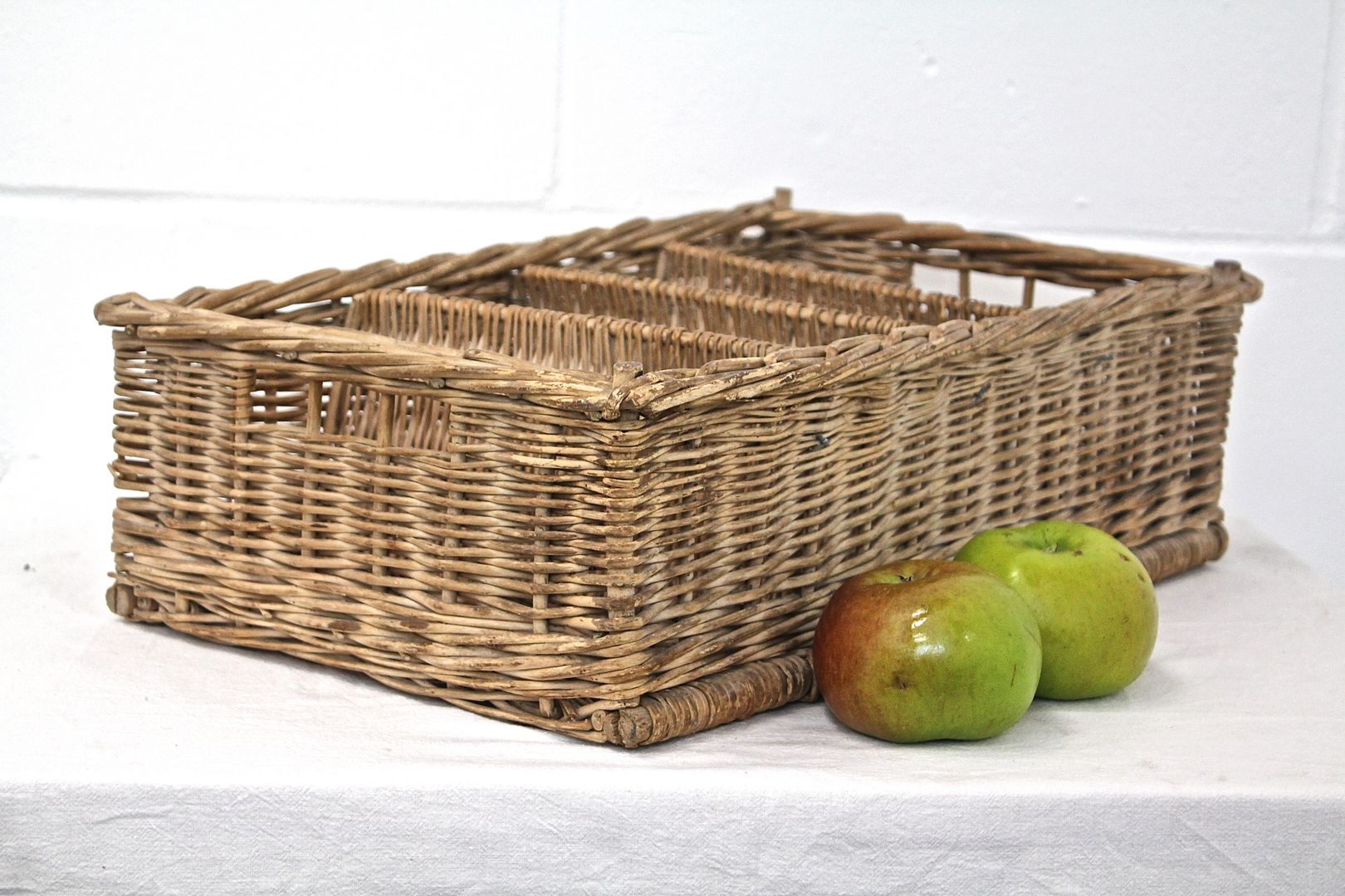 Wicker basket Secolari and co. ltd مطبخ Kitchen utensils