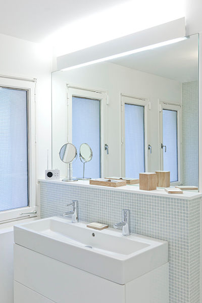 Maison Sainte Foy-Lès-Lyon, Tymeno Tymeno Phòng tắm phong cách tối giản