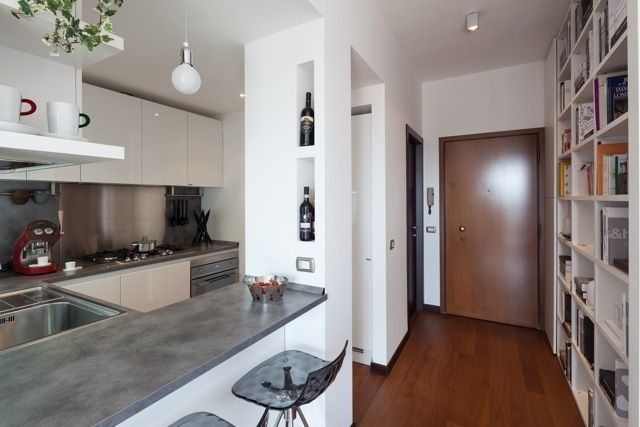 Casa Dp 2: La richiesta della committenza è quella di trasformare un appartamento bilocale di 62 mq , gk architetti (Carlo Andrea Gorelli+Keiko Kondo) gk architetti (Carlo Andrea Gorelli+Keiko Kondo) Modern kitchen