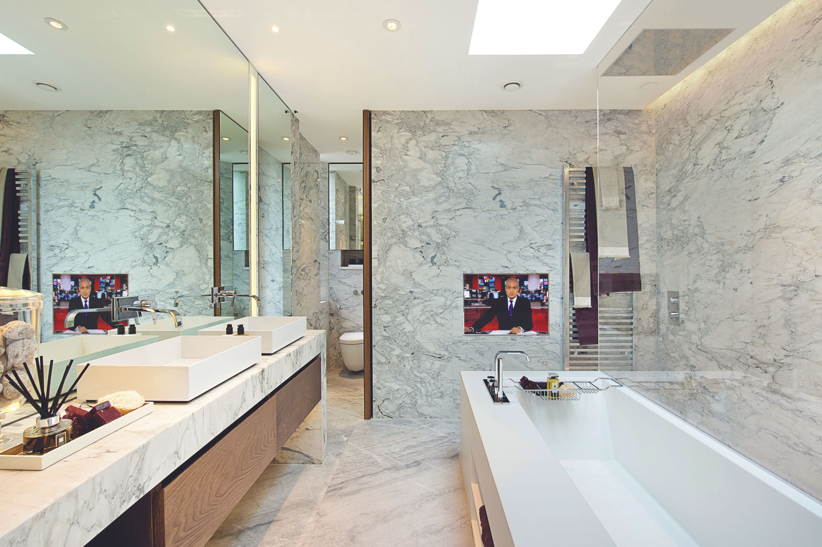 Trafalgar One, Canadian Pacific Building, London, Moreno Masey Moreno Masey Modern bathroom