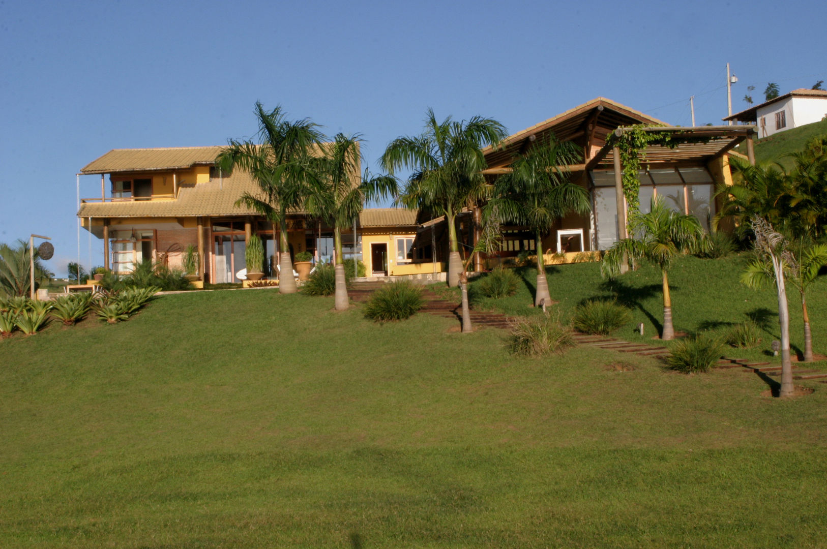 Residência LL, Mascarenhas Arquitetos Associados Mascarenhas Arquitetos Associados Tropical style houses