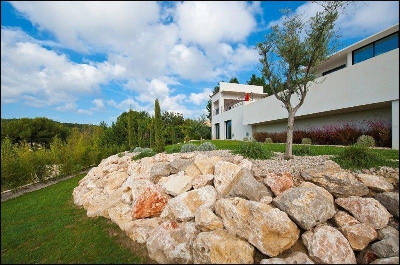 Réalisation contemporaine dans le pays d'Aix, atelier Cédric Bonin atelier Cédric Bonin Giardino in stile mediterraneo