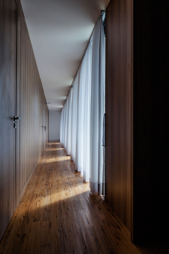 homify Minimalist corridor, hallway & stairs