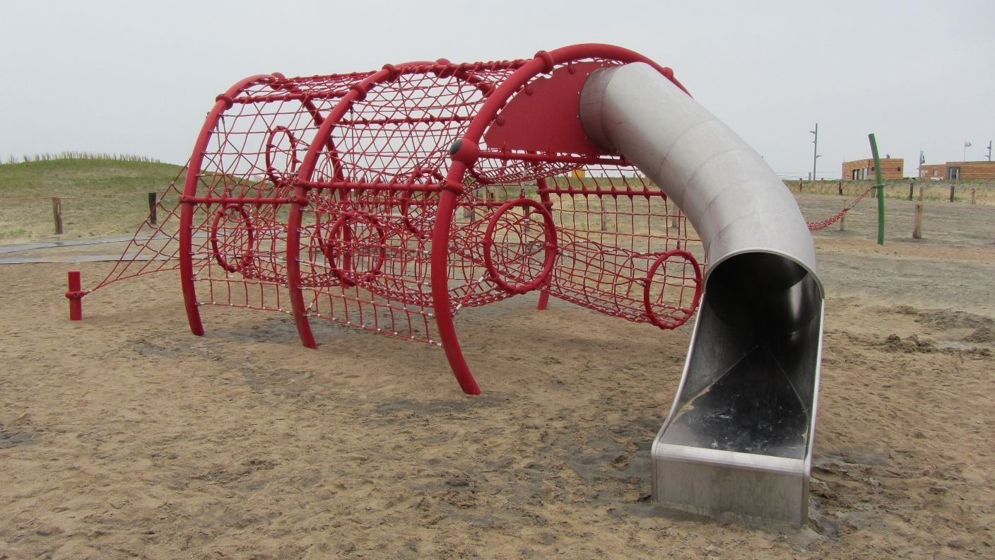 Kletterlandschaft Büsum by Berliner Seilfabrik, Berliner Seilfabrik GmbH & Co. Berliner Seilfabrik GmbH & Co. Moderne tuinen Schommels & speeltoestellen