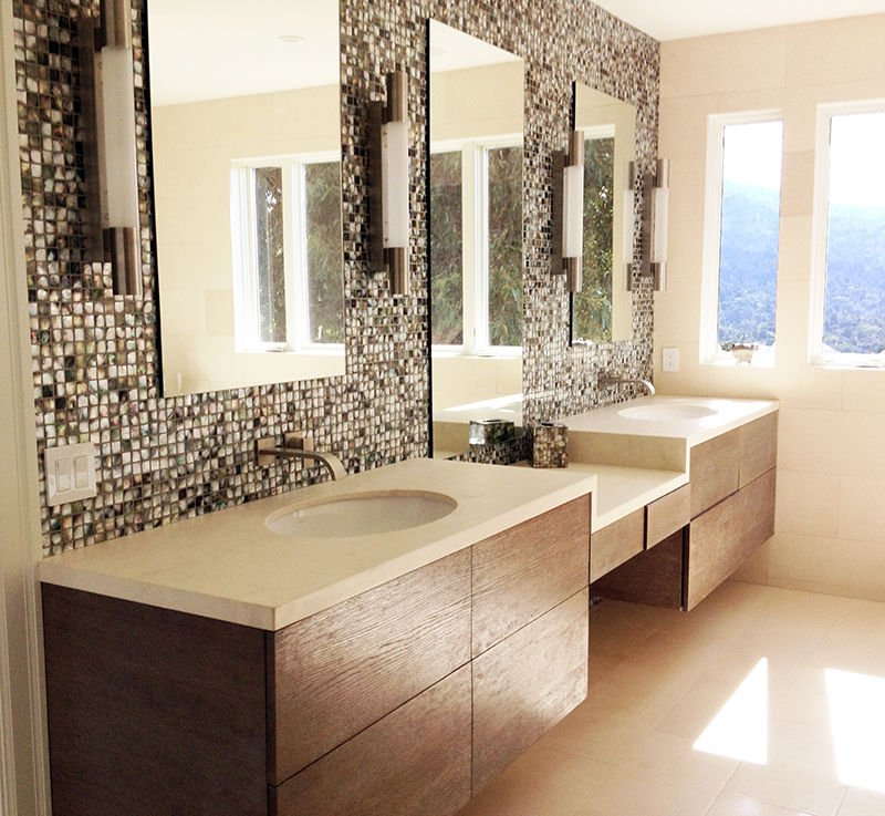 Black Lip Mother of Pearl in Bathroom Renovation in Kentfield, California, USA ShellShock Designs 現代浴室設計點子、靈感&圖片
