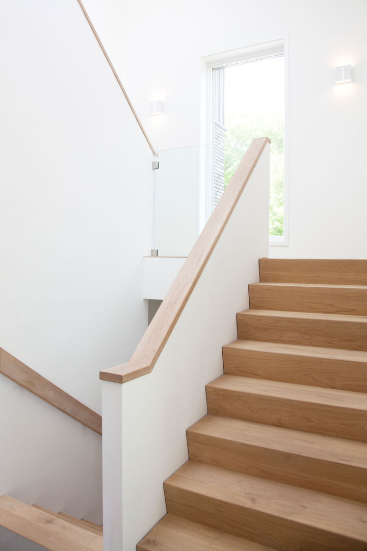 Moderne trap Archstudio Architecten | Villa's en interieur Minimalistische gangen, hallen & trappenhuizen Hout Hout trap,hout,parket
