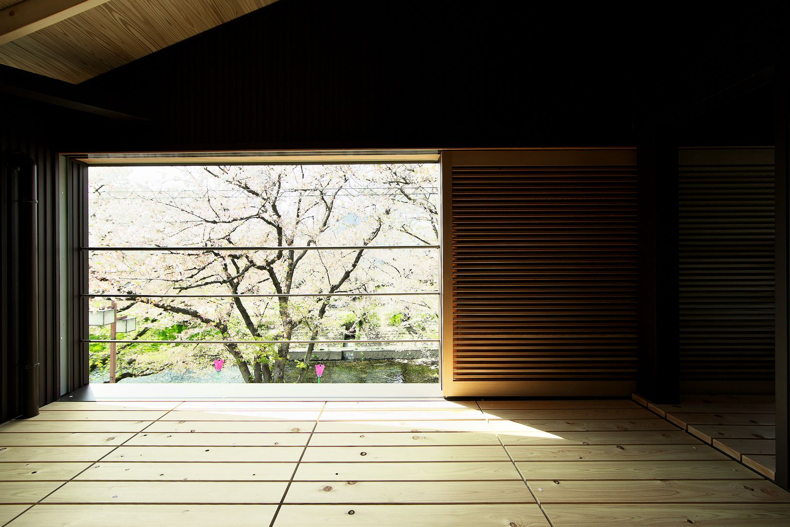 桜並木の家, 五藤久佳デザインオフィス有限会社 五藤久佳デザインオフィス有限会社 Eclectic style balcony, porch & terrace