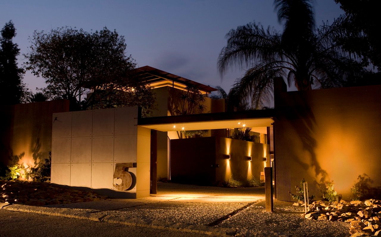 House Brian , Nico Van Der Meulen Architects Nico Van Der Meulen Architects منازل