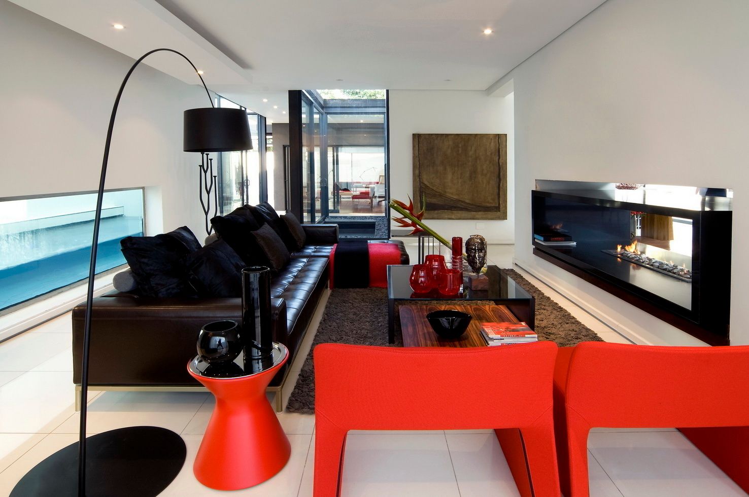 House Mosi: Renovations to create a single-storey home with an urban feel , Nico Van Der Meulen Architects Nico Van Der Meulen Architects Modern living room