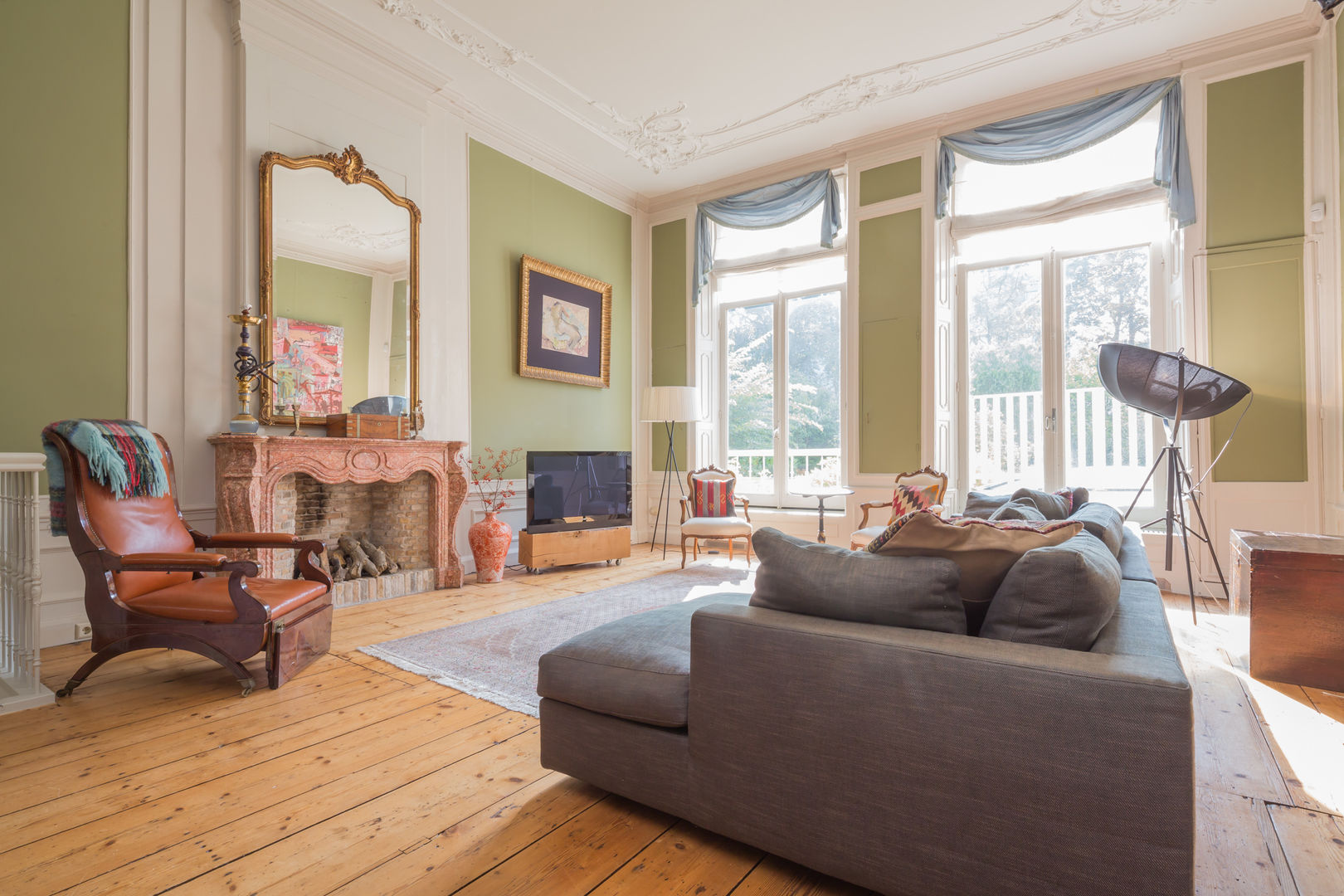 De oude stijlkamer op de 1e verdieping CUBE architecten Eclectische woonkamers