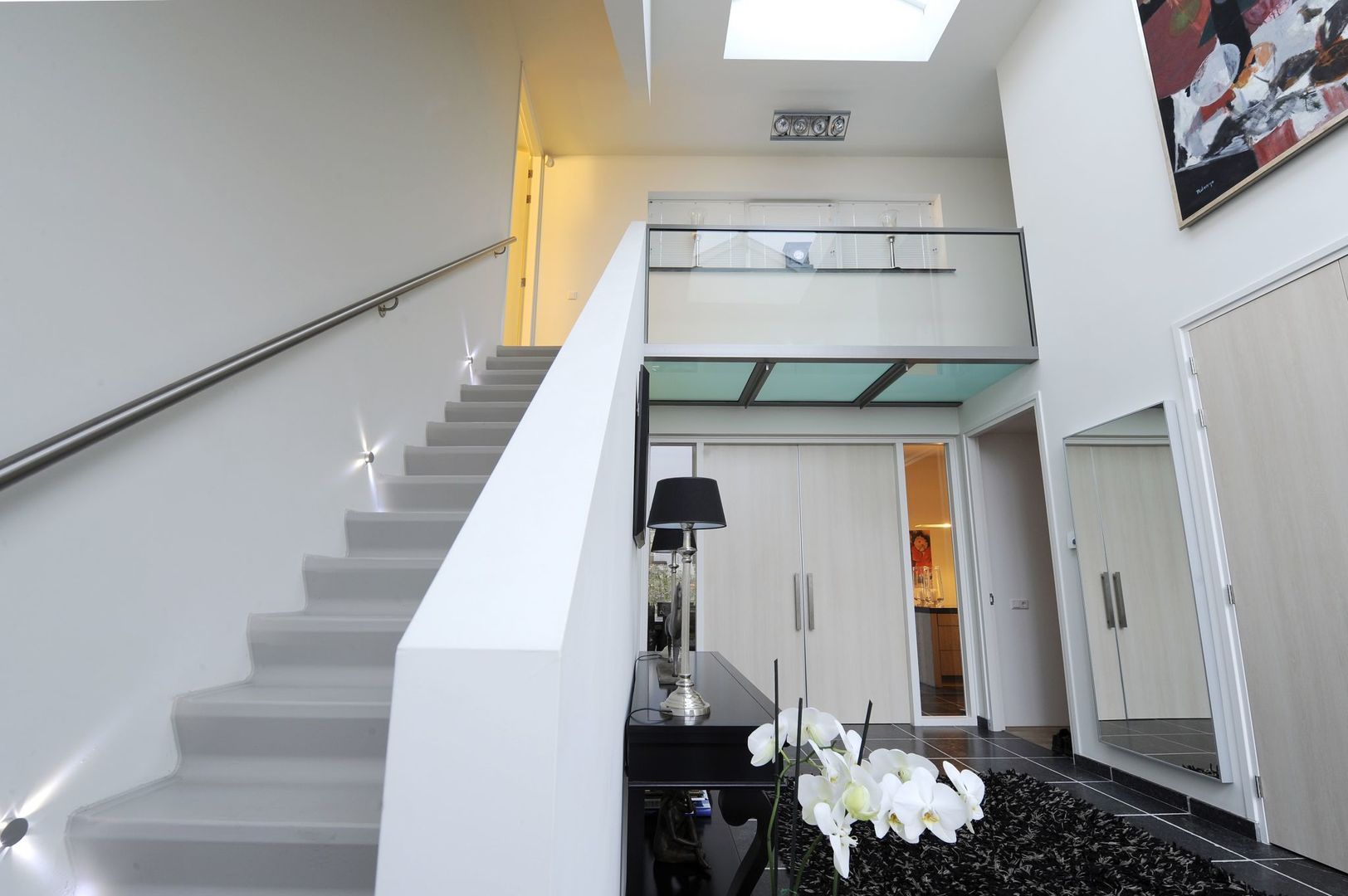 homify Pasillos, vestíbulos y escaleras modernos