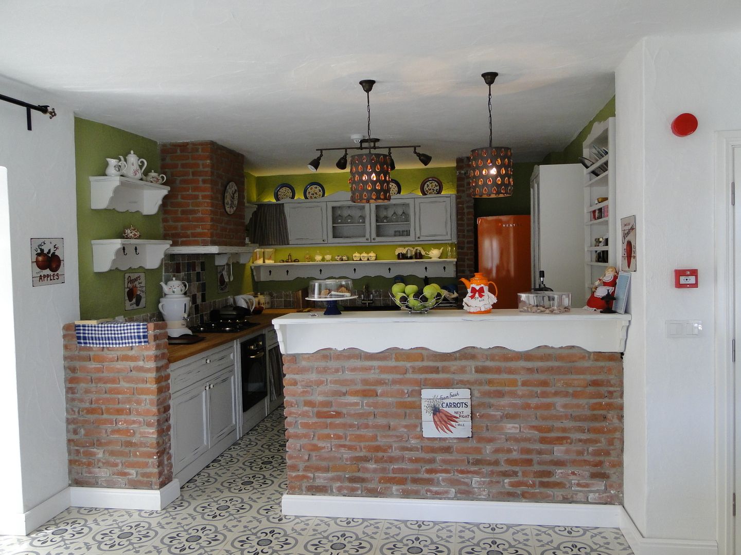 Yu-Ga Otel-Alaçatı İZMİR, Tuncer Sezgin İç Mimarlık Tuncer Sezgin İç Mimarlık Kitchen Cabinets & shelves