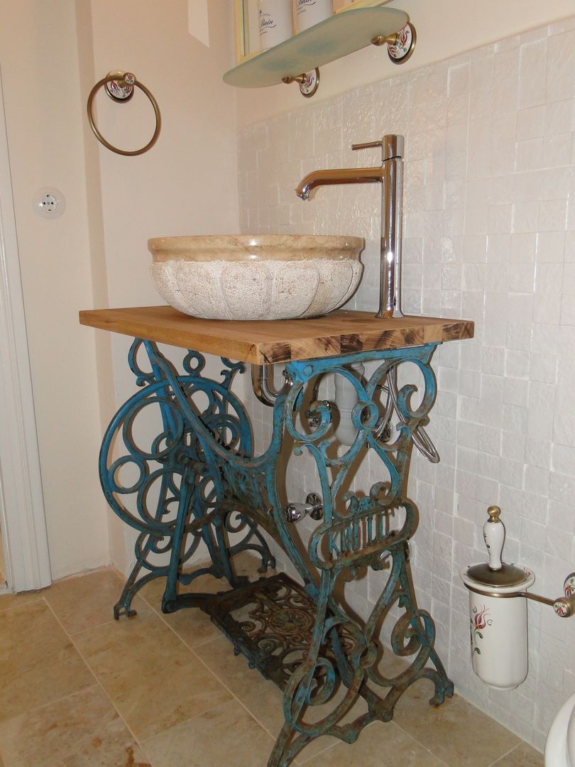 Yu-Ga Otel-Alaçatı İZMİR, Tuncer Sezgin İç Mimarlık Tuncer Sezgin İç Mimarlık Mediterranean style bathrooms Sinks