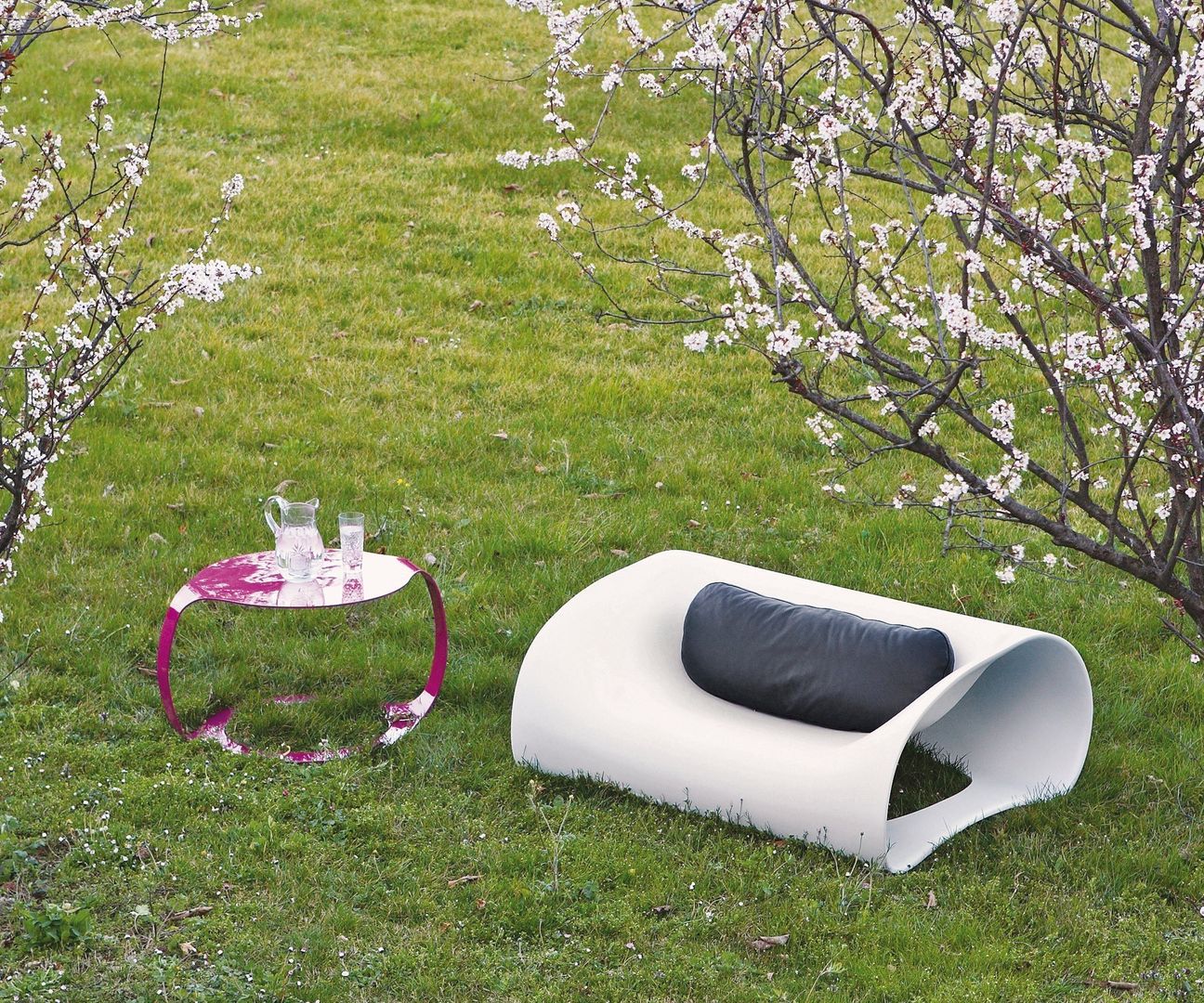 homify Jardines minimalistas Muebles