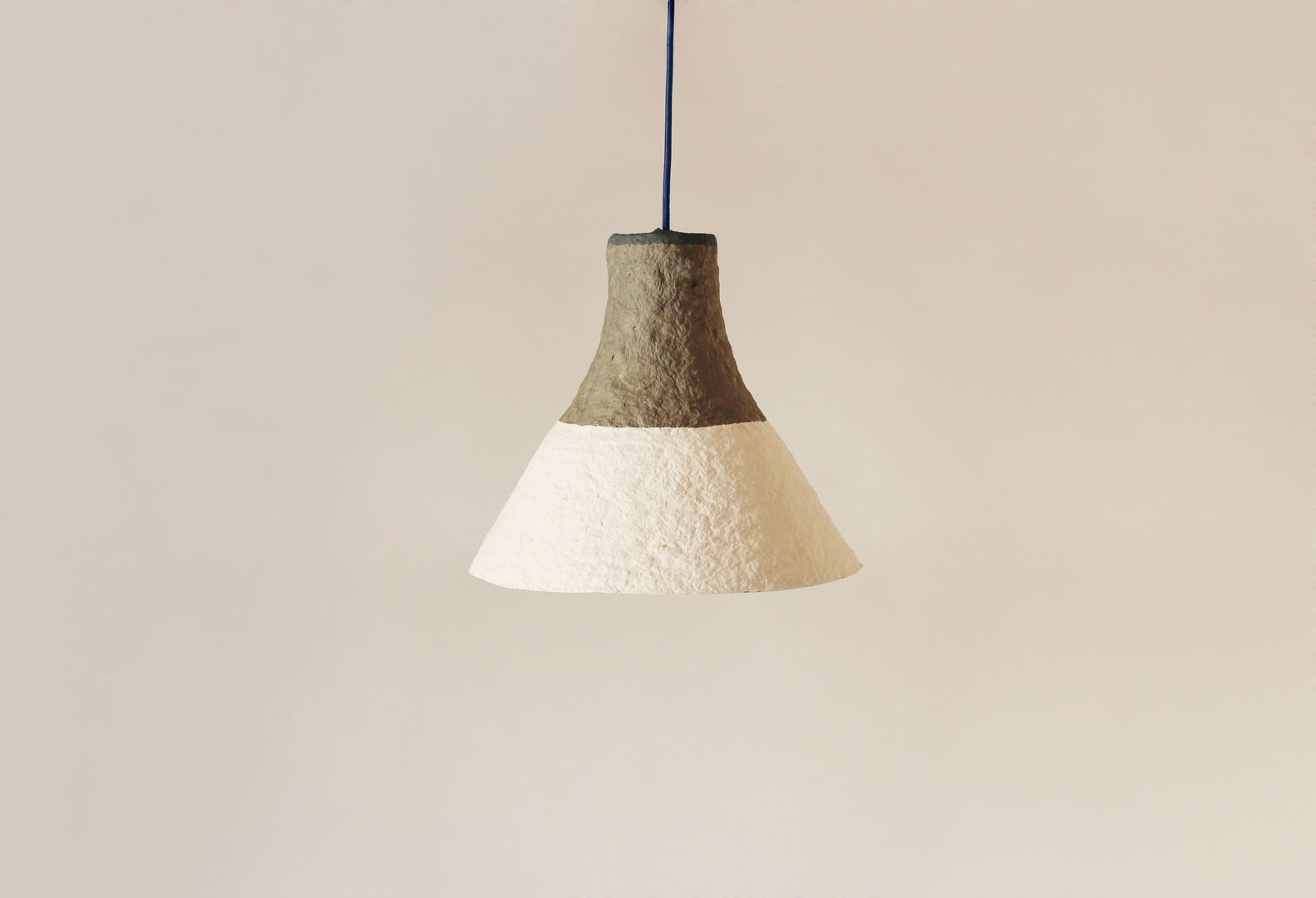 Paper pulp pendant lamp “Cypisek" Crea-re Studio Industrial style living room Lighting