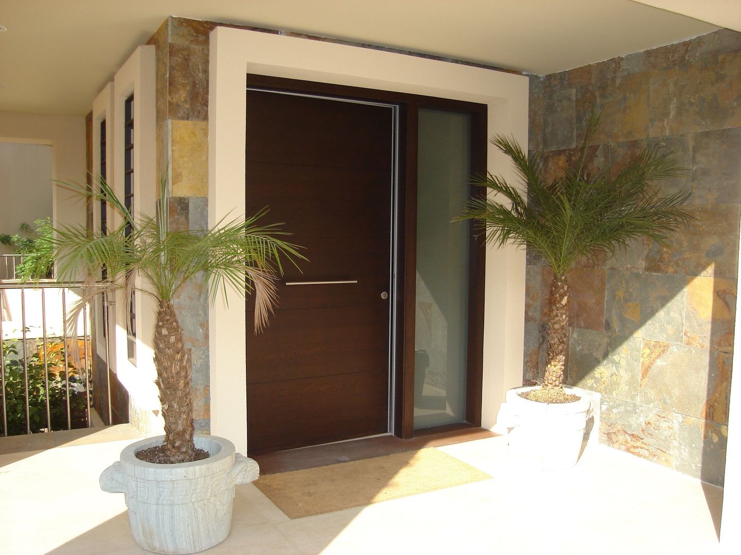 homify Cửa ra vào Doors