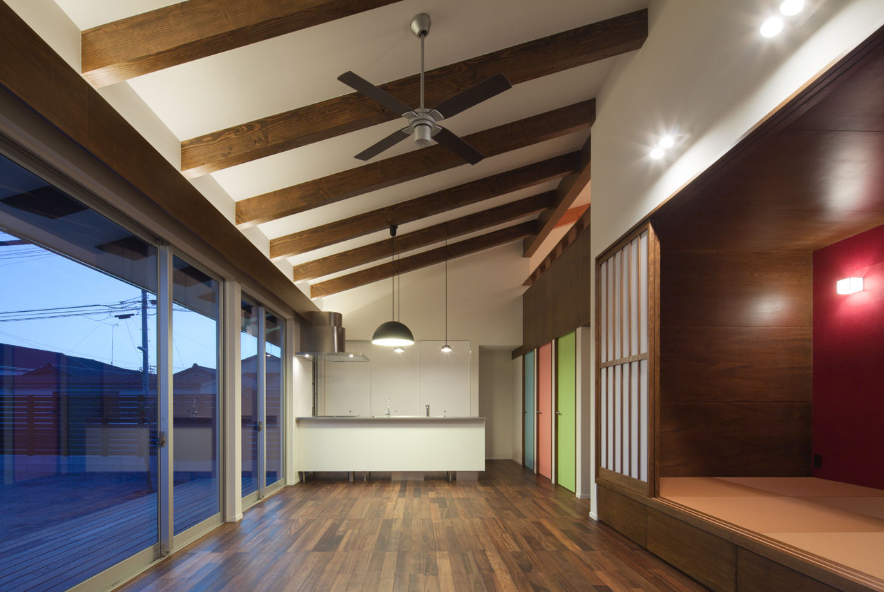 和傘の家, 田村の小さな設計事務所 田村の小さな設計事務所 Modern dining room
